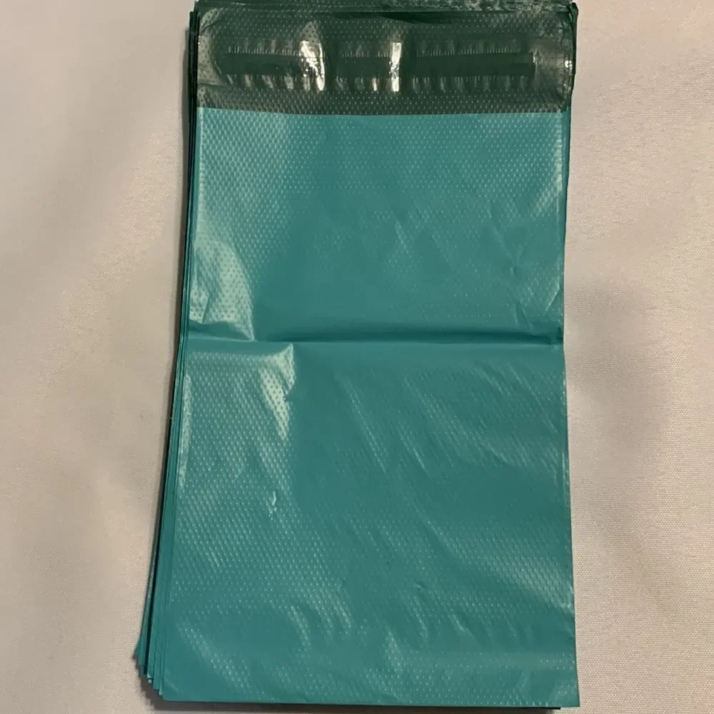 400 piece poly mailer/shipping bags.  NWT & only open for photos